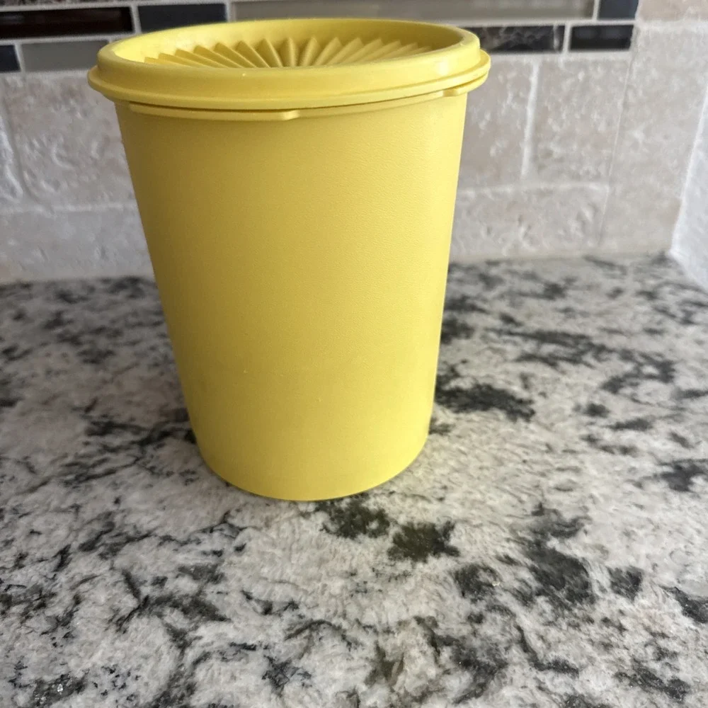 Vintage Tupperware Canister 811-5 With Lid